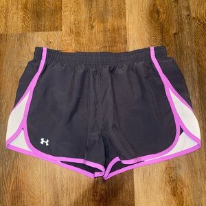 UNDER ARMOUR Shorts size S